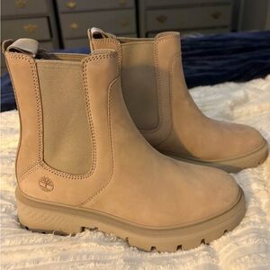 Chelsea Boots, Suede size 6